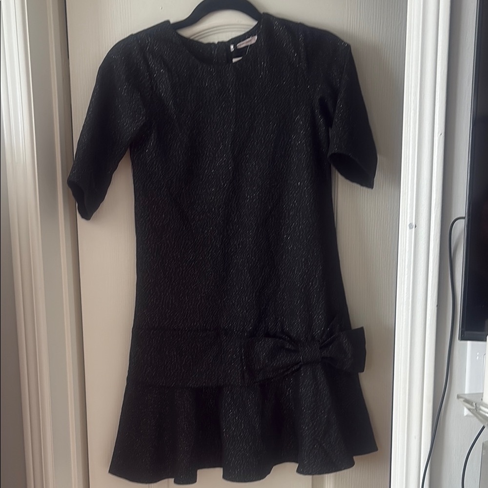Elegant Black Dress with Bow Detail